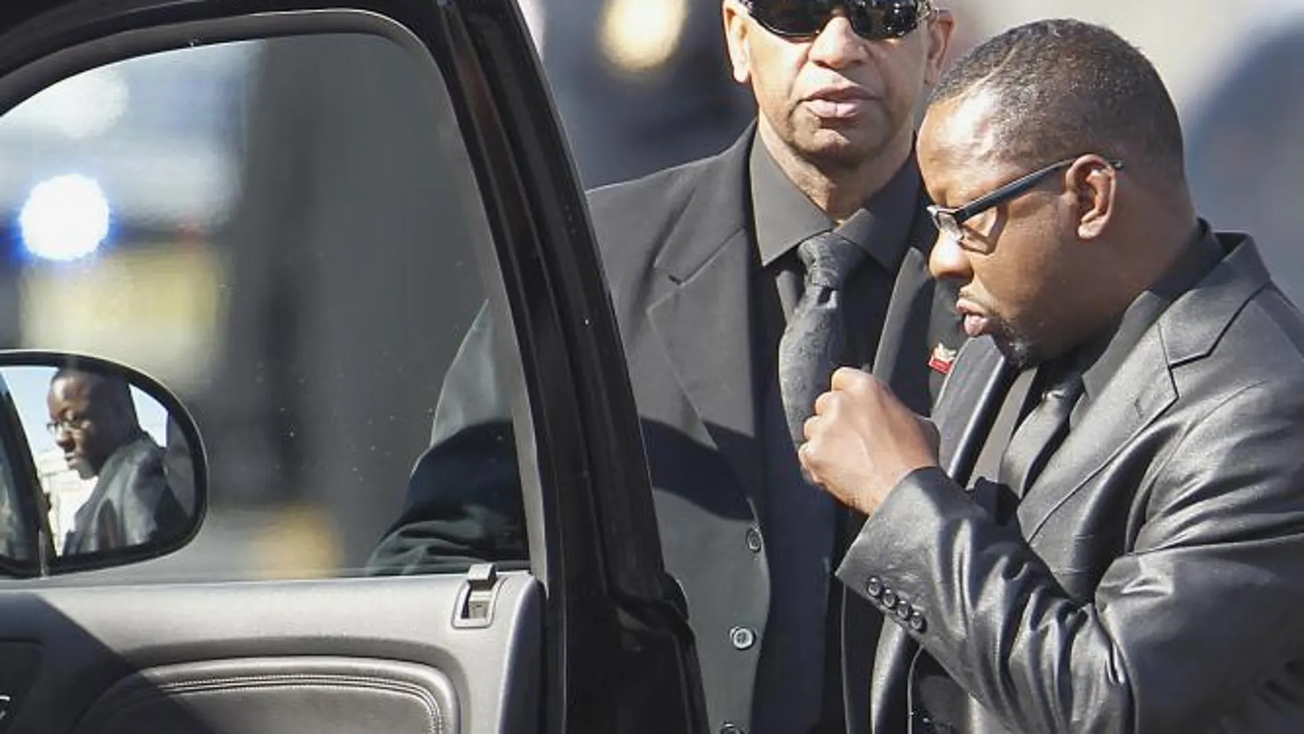 Por qué abandonó Bobby Brown el funeral de Whitney Houston