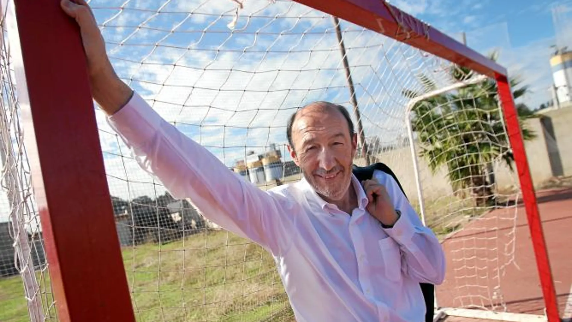 Hay partido. A pesar de las demoledoras encuestas, Rubalcaba cree que aún se puede pelear