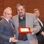 Los director de El Norte de Castilla, Carlos Aganzo, recibe el reconocimiento