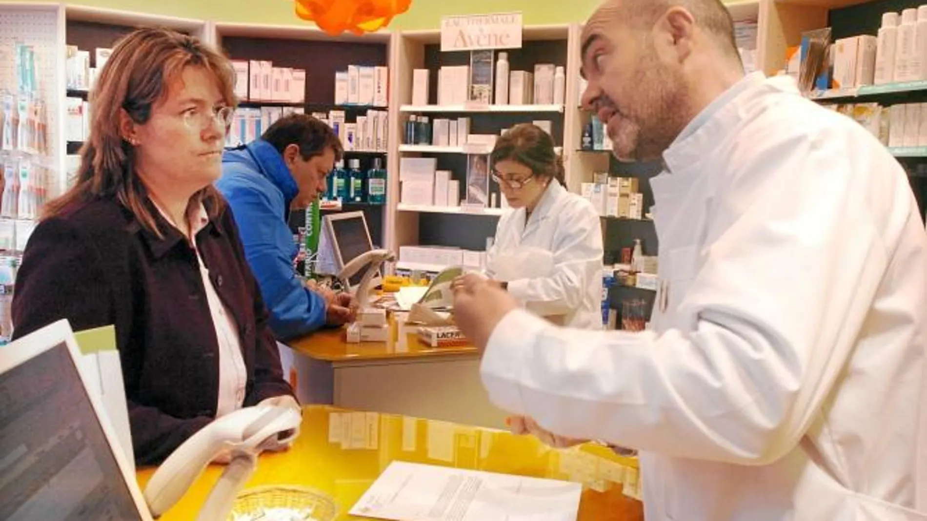 Sube la compra de fármacos un 20% para evitar pagar el euro por receta