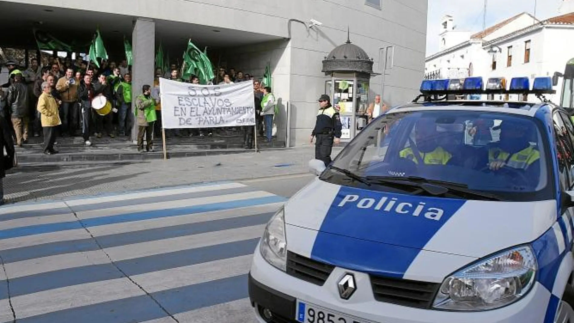 Fraile no paga las horas extra de la Policía de Gómez