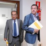 El portavoz municipal del PSOE, Juan Espadas, y Eugenio Suárez Palomares