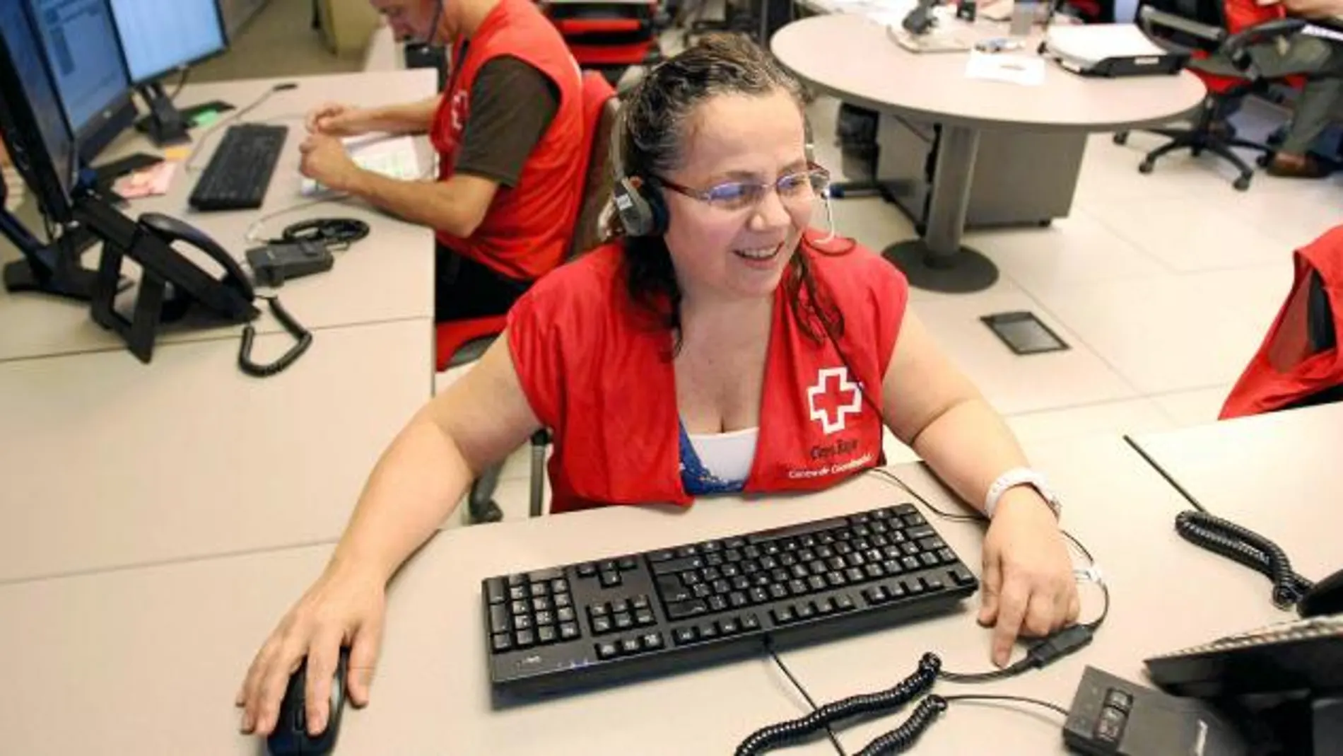 Cruz Roja estrena un servicio de asistencia móvil GPS para gente mayor