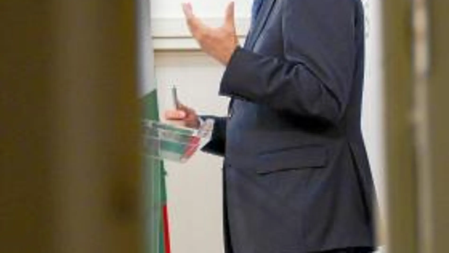 El presidente andaluz, José Antonio Griñán, ayer, durante la rueda de Prensa posterior a la Conferencia de Presidentes