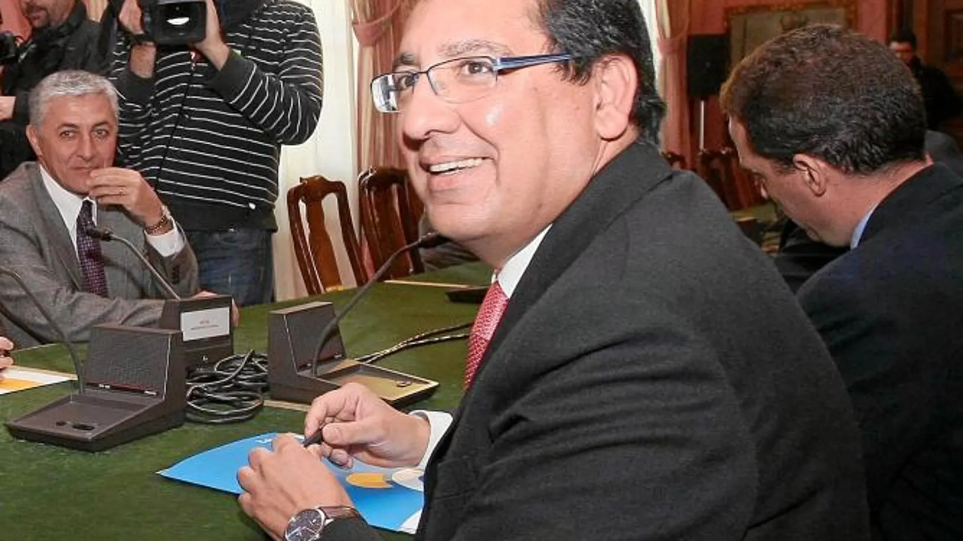 Cajasol desoye al Ayuntamiento y seguirá con las obras de la Torre Pelli