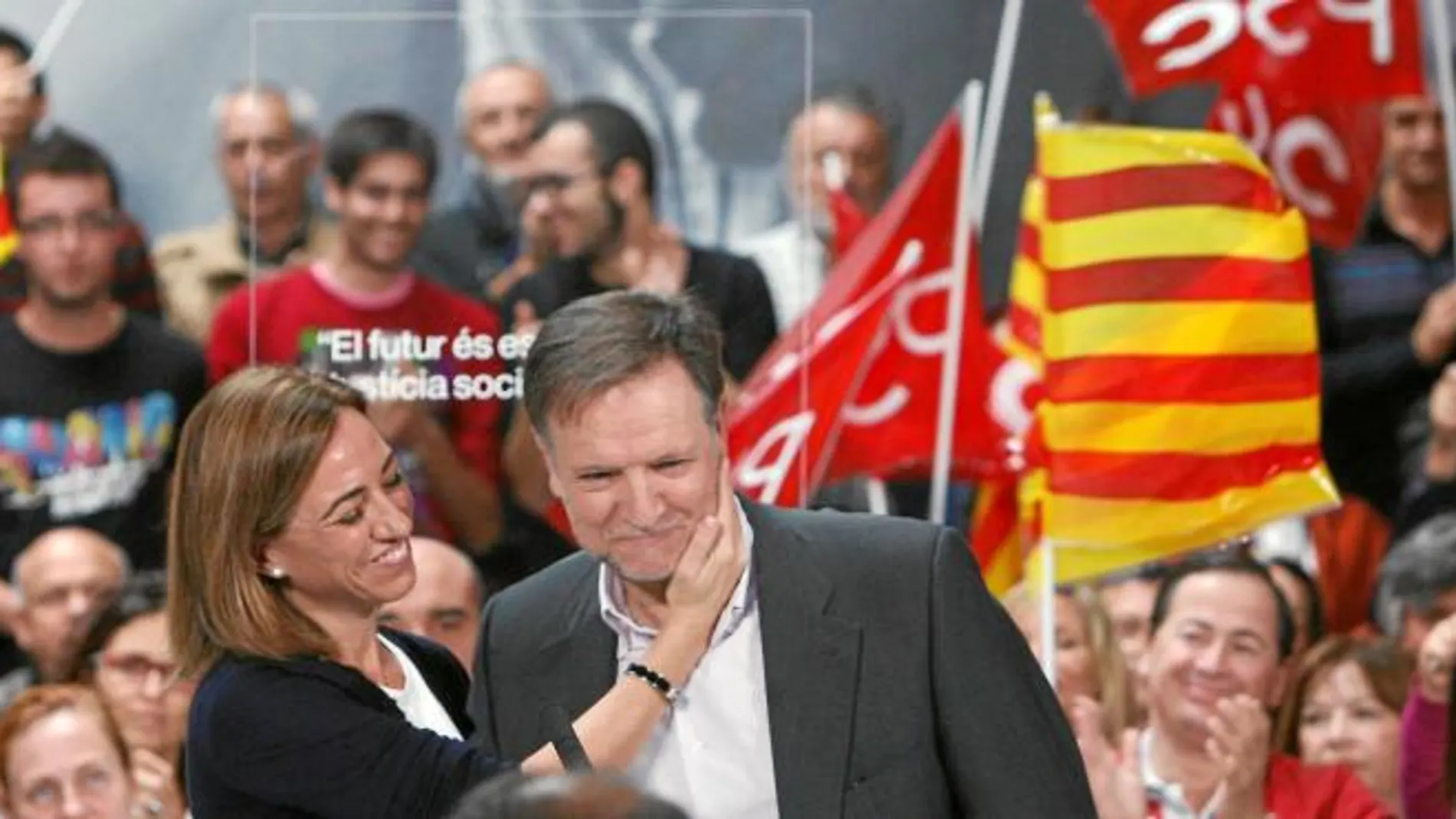 La candidata del PSC hizo un mitin ayer en Tarragona acompañada por Marcelino Iglesias