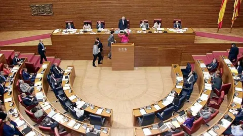 El Pleno de Les Corts ayer durante la votación de los miembros del Consejo de Administración de RTVV