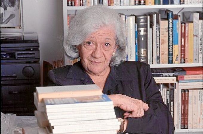 La escritora Ana María Matute intervendrá, dentro de éste ciclo, en el coloquio «La historia interminable», con el que se clausurará el evento