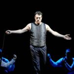 El barítono borda su papel en el «Don Giovanni» brutal y violento de Peralada