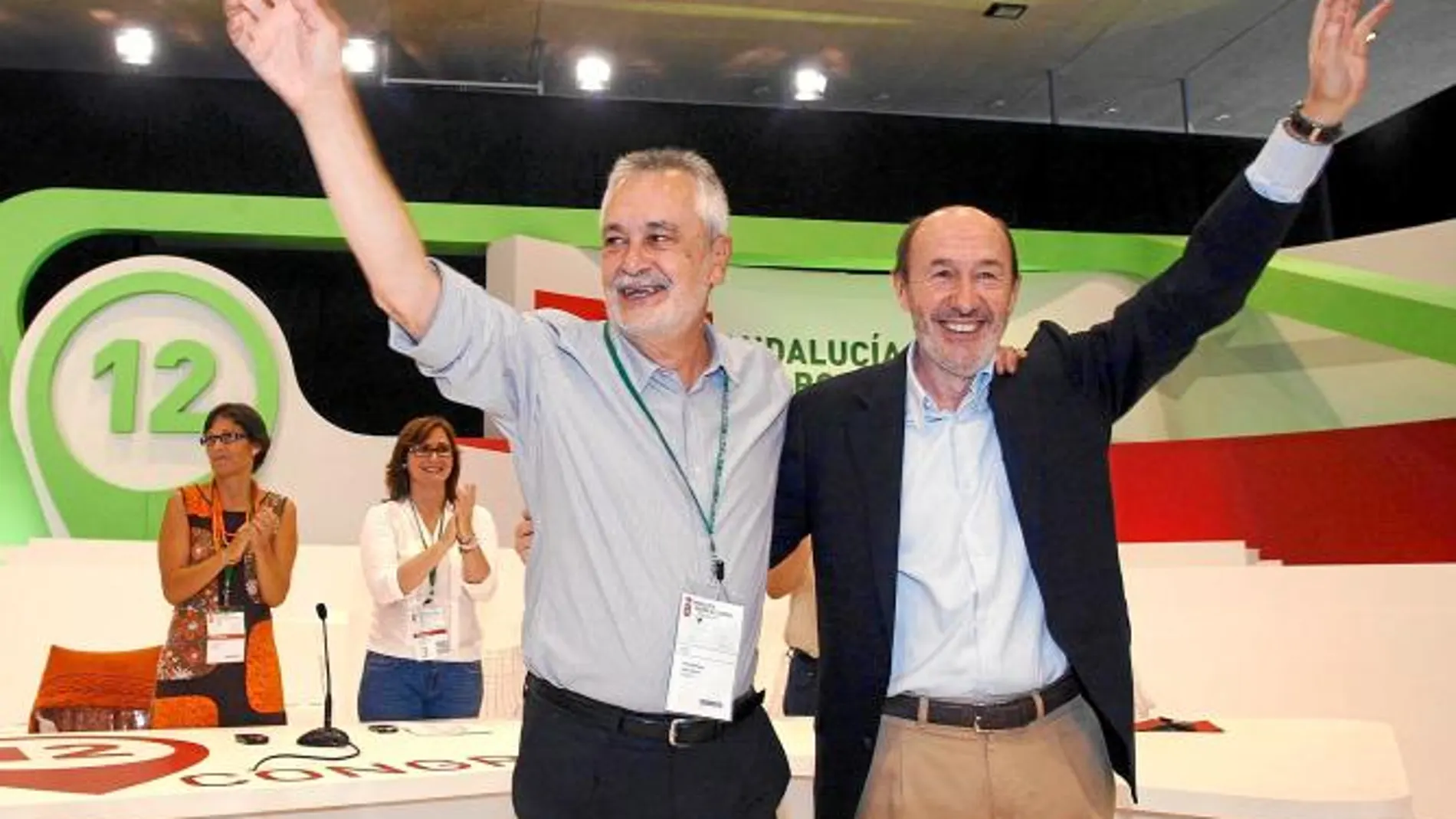 Rubalcaba trata de tapar el agujero del PSOE-A y pide apoyo para Griñán