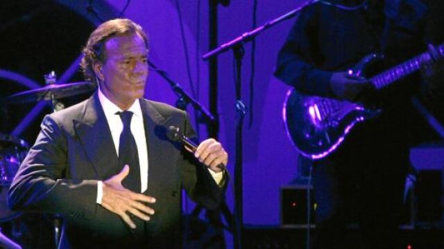 Carne de escenario. Julio Iglesias, durante uno de sus conciertos