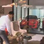 Sólo los muy, muy ricos aparcan el Lamborghini en el salón