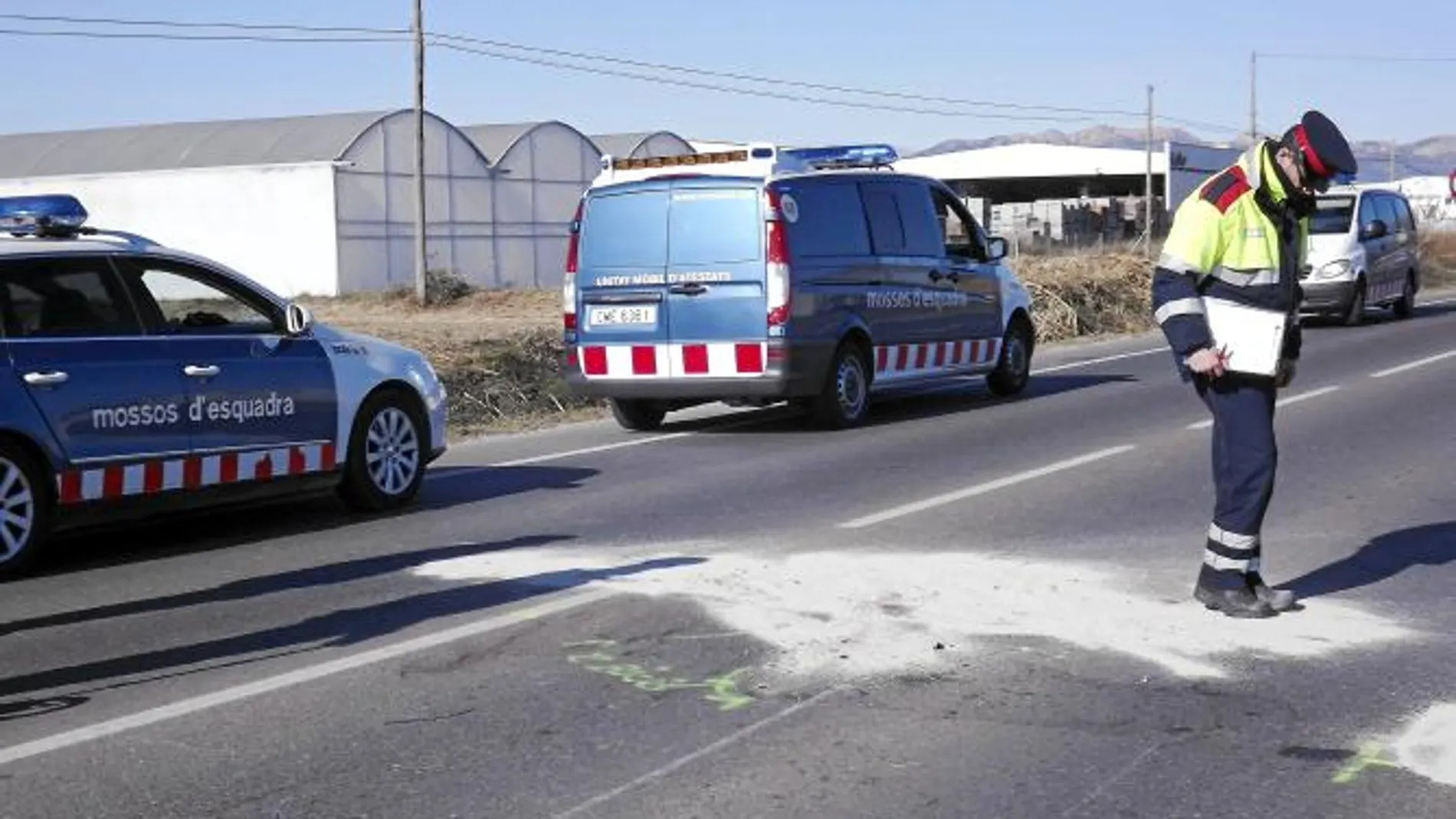 Fallecen dos ciclistas embestidos por un coche