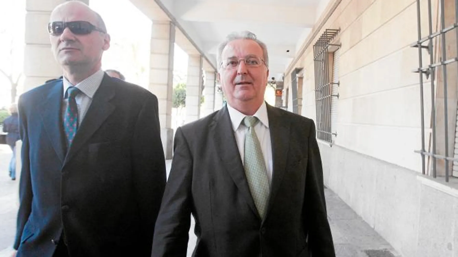 La Audiencia rechaza rebajar la fianza al ex consejero Fernández