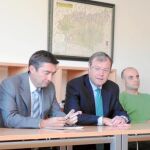 El consejero de Fomento y Medio Ambiente, Antonio Silván y el director general del Medio Natural de la Junta, José Ángel Arranz, presentan en León el balance de la campaña de incendios de 2011 a
