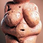 La Venus de Willendorf, estatuilla paleolítica asociada a la maternidad