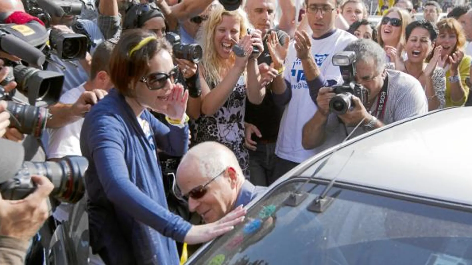 Aviva y Noam Shalit abandonaron ayer el campamento que habían montado frente a la residencia del primer ministro en Jerusalén