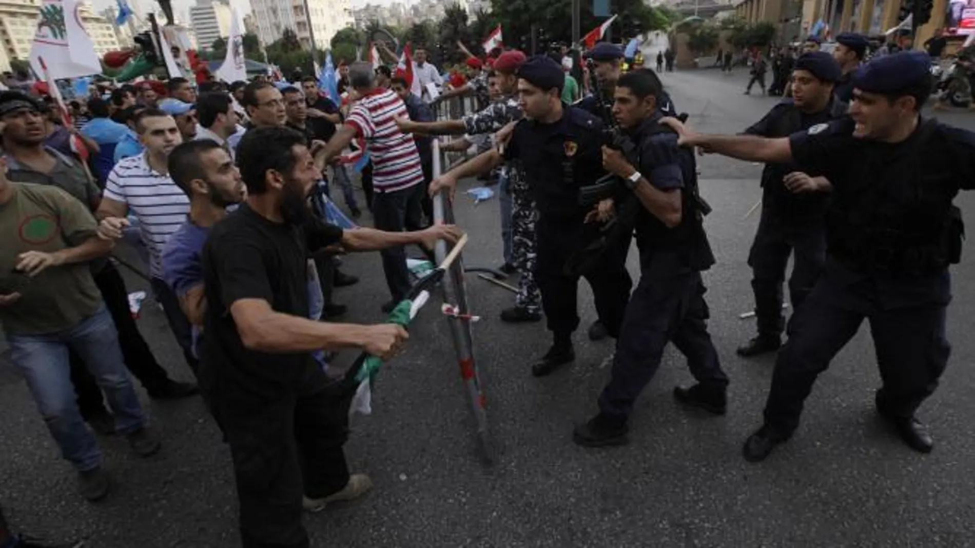 Imagen de los choques en Beirut entre manifestantes y policías