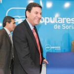 Carlos Fernández Carriedo junto a María del Mar Angulo y Juan José Sanz Vitorio, antes de la rueda de prensa