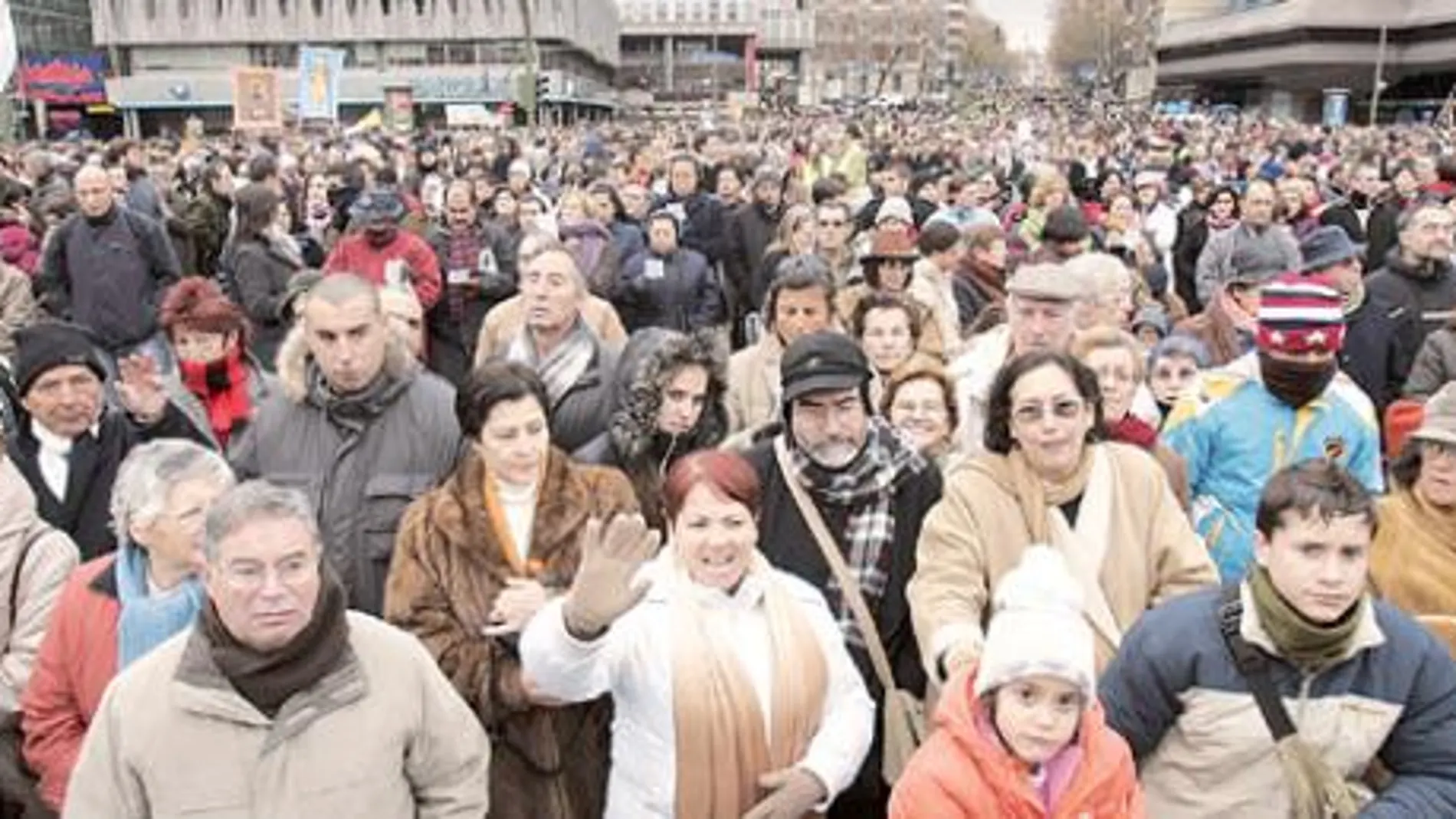 Contra el frío: guitarras, panderetas, mantas y biblias contra el frío