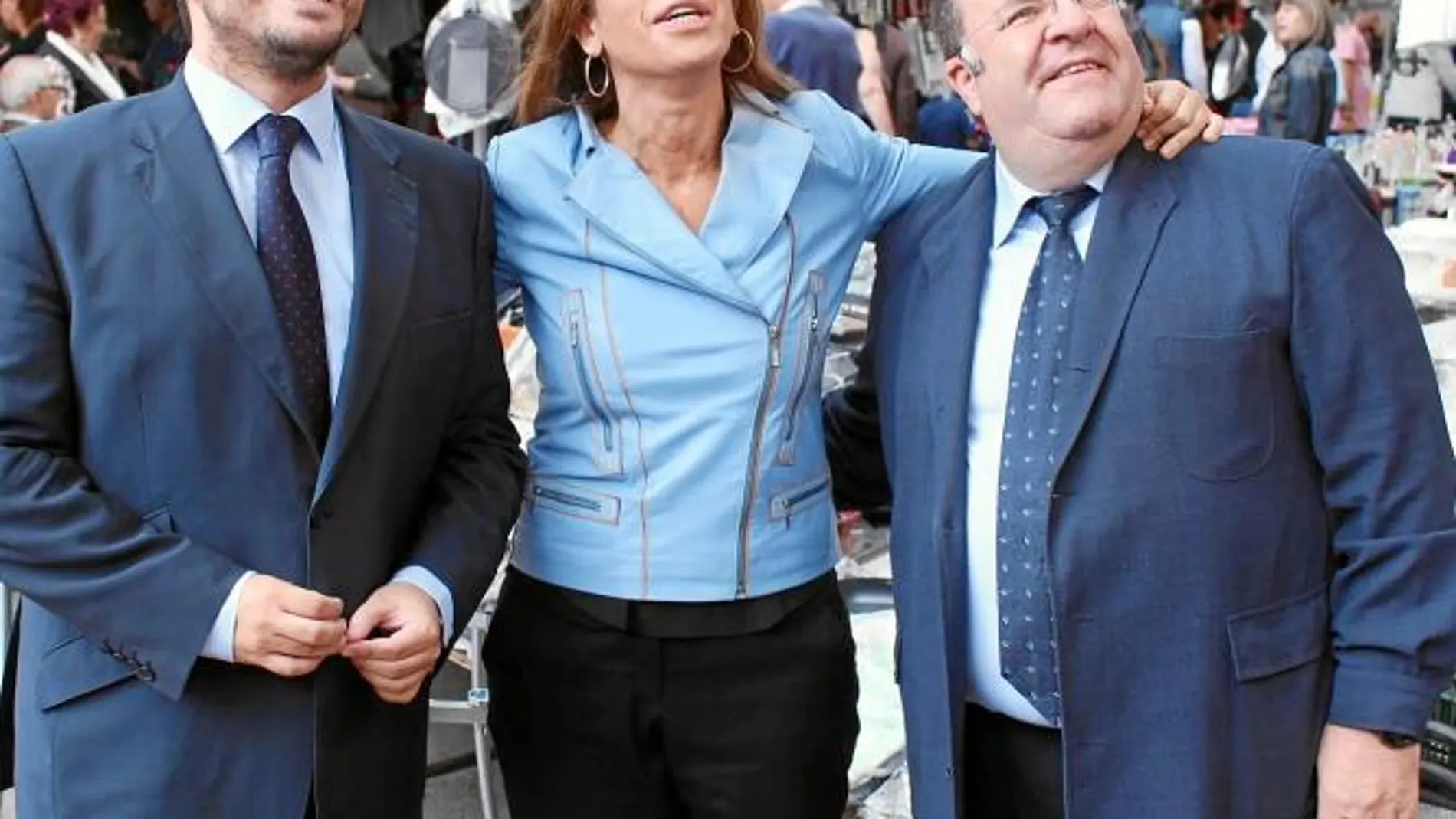 Sánchez-Camacho, ayer en Tarragona, junto a Alejandro Fernández –a la izquierda– y a Rafael Luna, el cabeza de lista del PP en esta provincia
