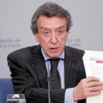 El portavoz de la Junta, José Antonio de Santiago-Juárez, informa de los acuerdos del Consejo de Gobierno