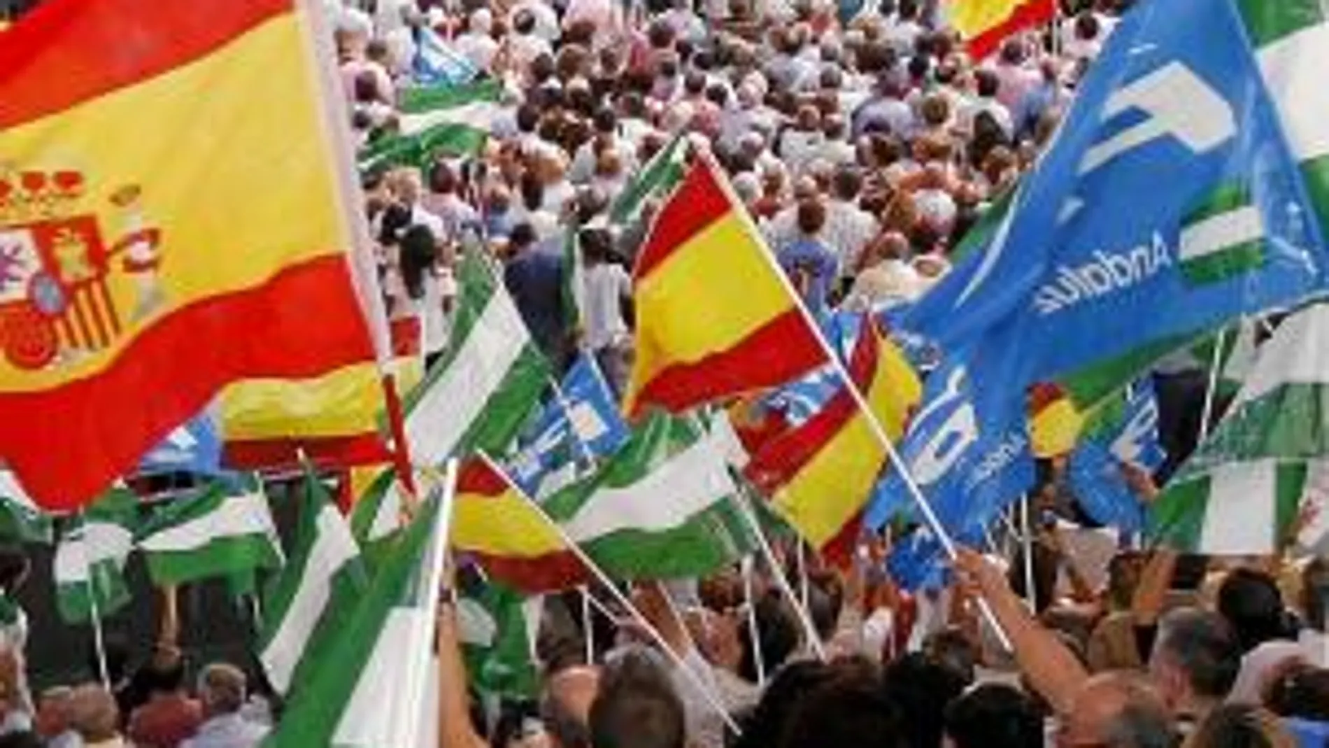 Miles de personas en un acto electoral del PP en Dos Hermanas, Sevilla, en la campaña electoral de 2009 en la que participó Rajoy