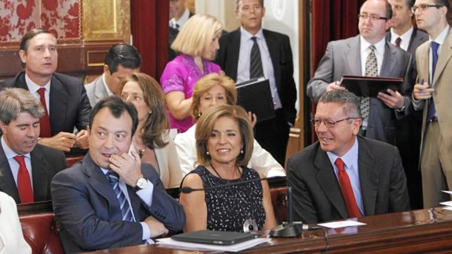 Alberto Ruiz-Gallardón, junto a Ana Botella y Manuel Cobo, presidió la última constitución del Ayuntamiento de Madrid el pasado mes de junio