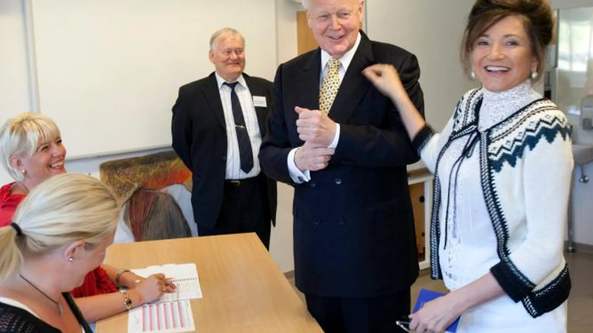 Grímsson podría ganar por quinta vez las presidenciales de Islandia