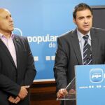 Gregorio Morales y Jesús Alajarín, ayer en la sede del PP regional