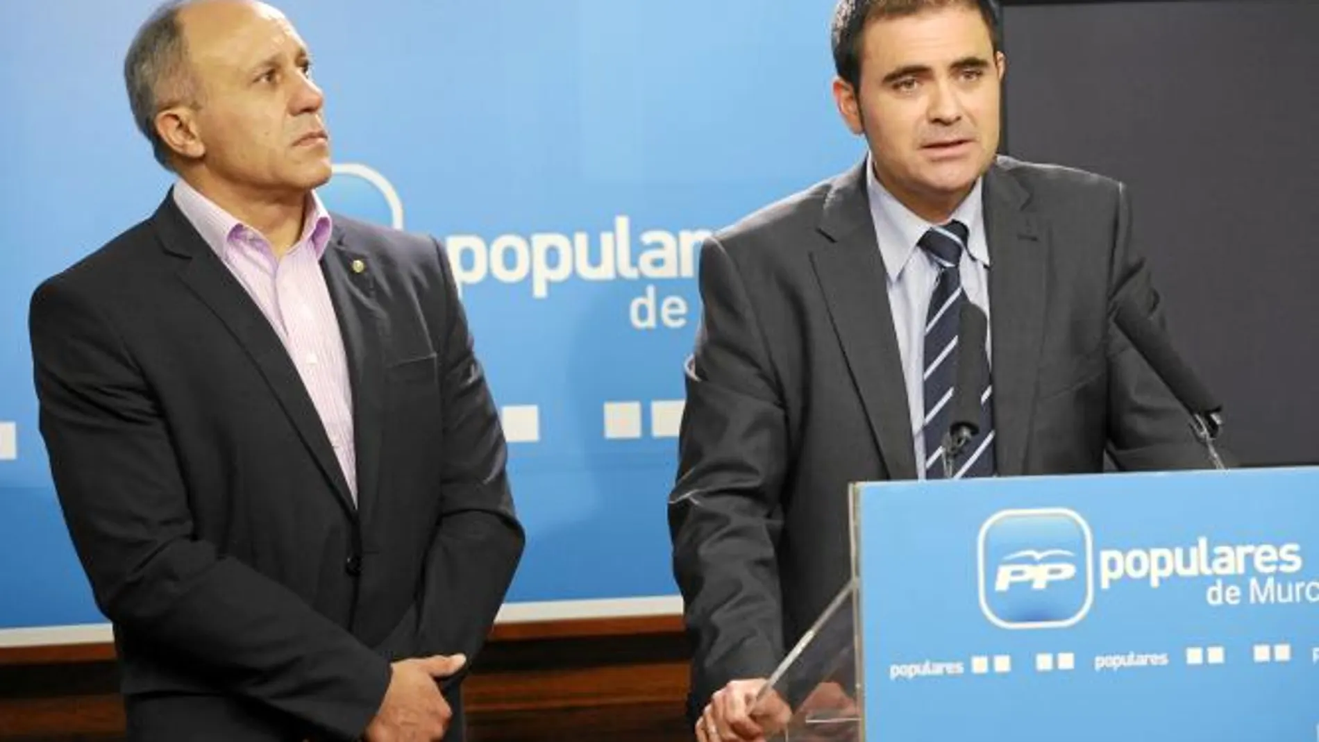 Gregorio Morales y Jesús Alajarín, ayer en la sede del PP regional