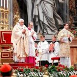 Benedicto XVI: «La Iglesia no vive por sí misma»