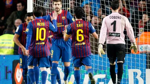Piqué fuerza la quinta amarilla para no perderse el clásico