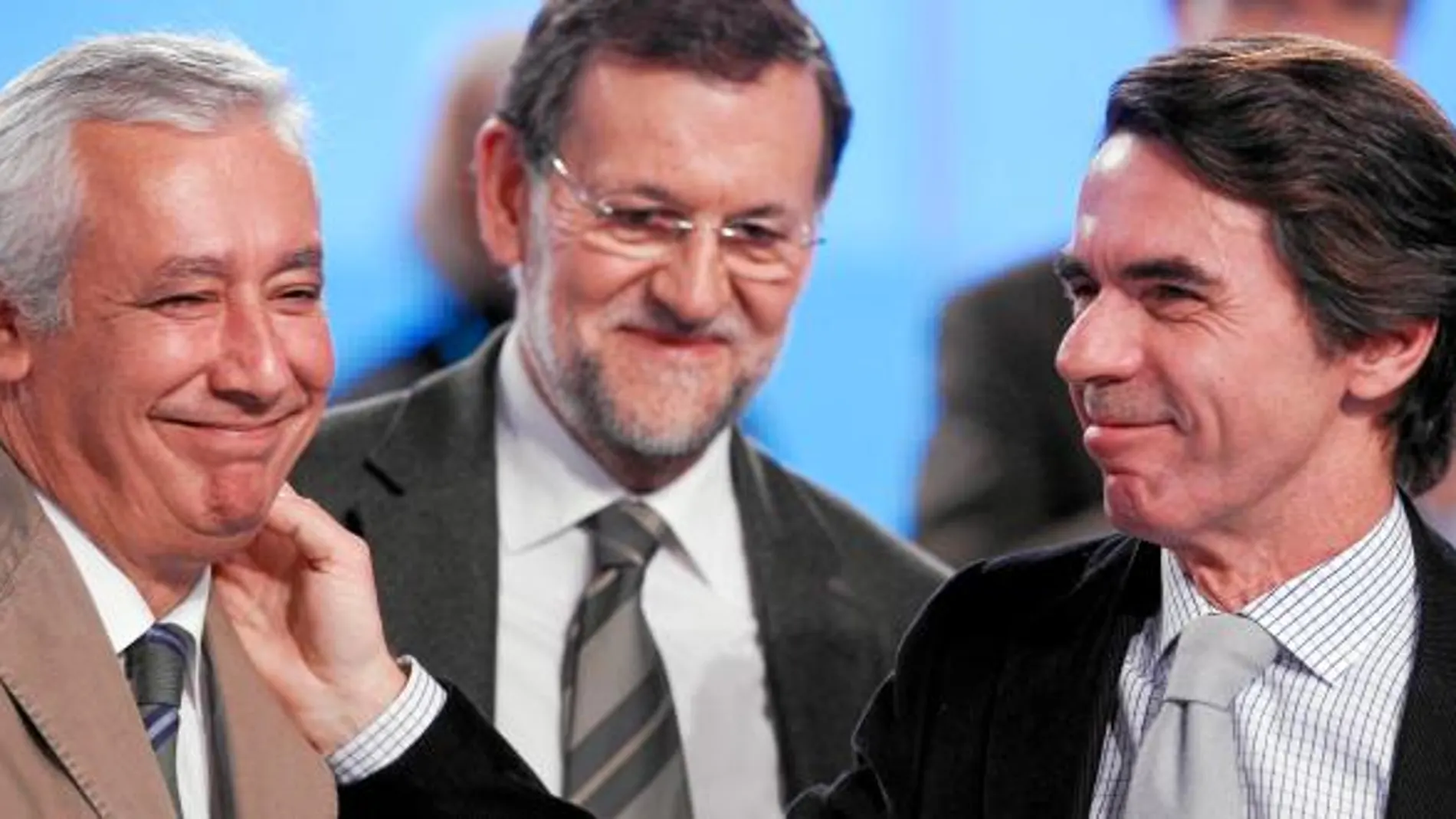 Rajoy y Aznar empujan el cambio