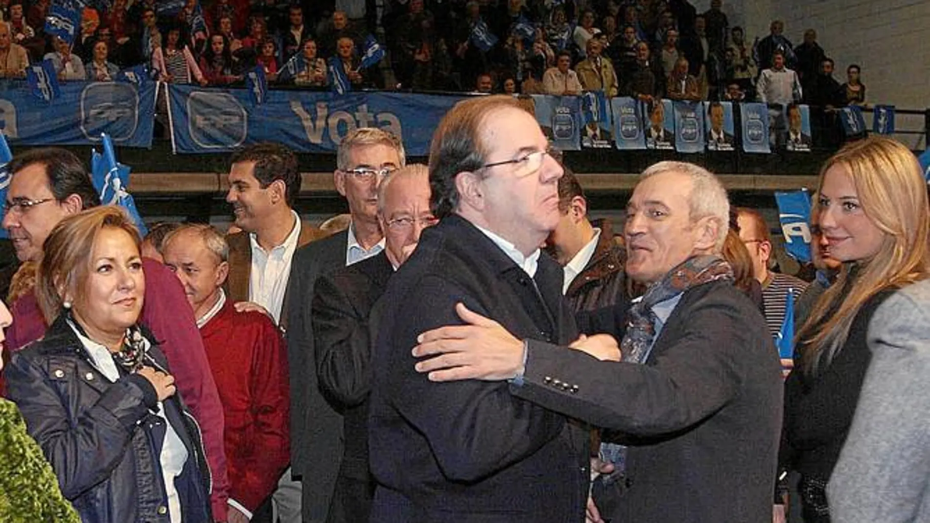 El presidente del PP de Castilla y León, Juan Vicente Herrera, y la alcaldesa Rosa Valdeón, anoche en Zamora