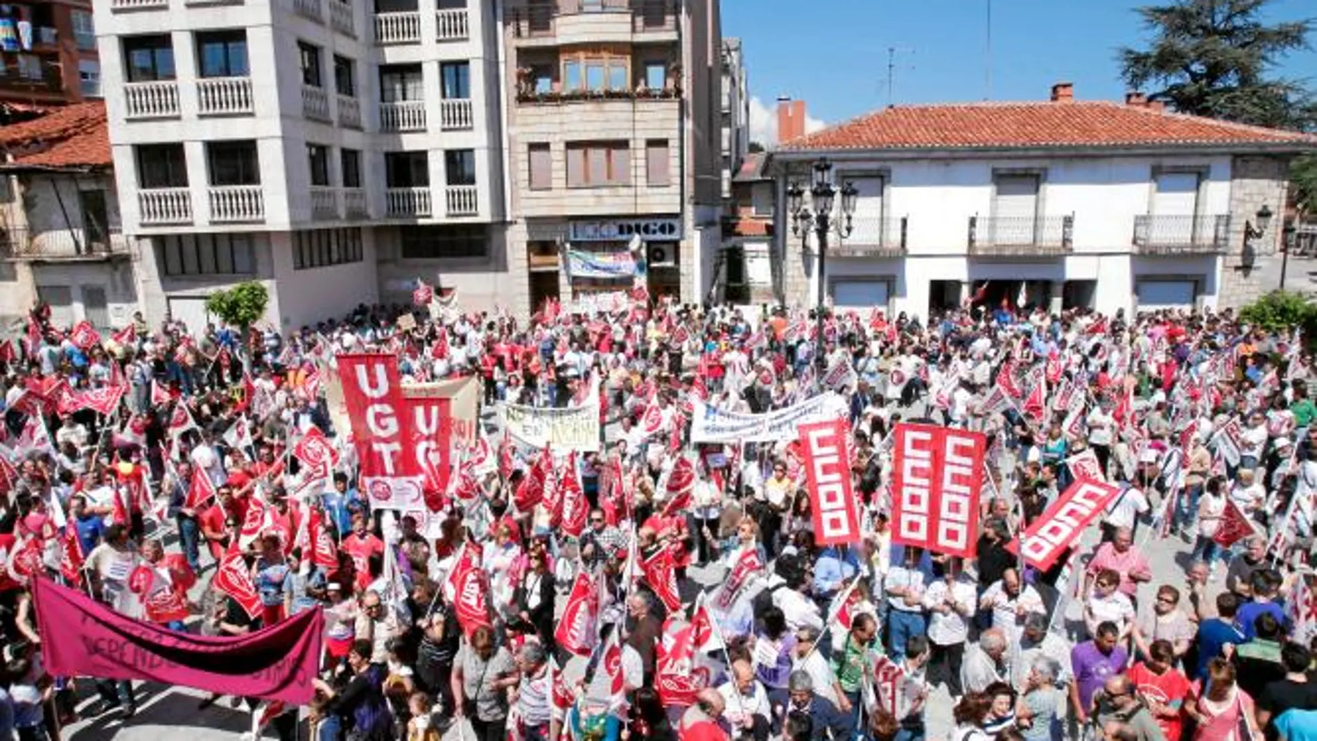 Manifestación de los trabajadores de Puertas Norma, en verano