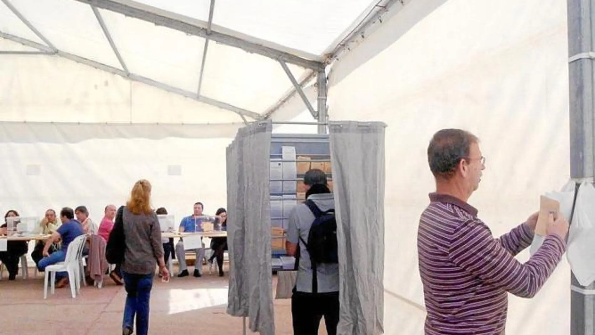 Las carpas volverán a ser los colegios electorales improvisados en Lorca a causa de los terremotos