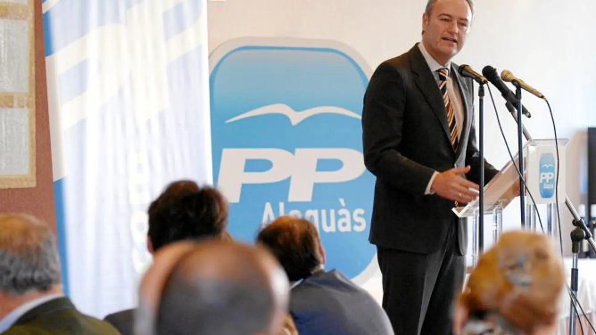 Fabra promete que el Consell seguirá cumpliendo con el pago a proveedores