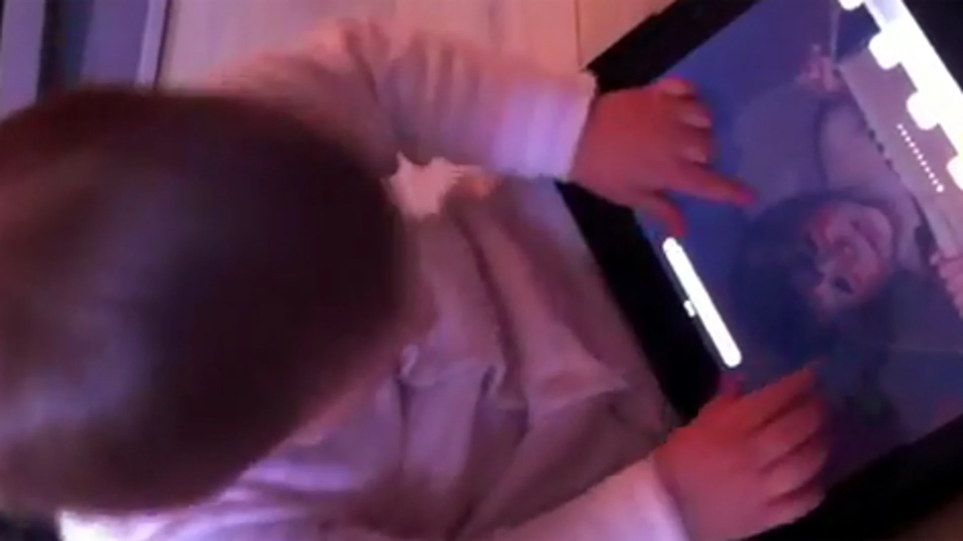 Lo último de Youtube: la generación Ipad no sabe hojear una revista