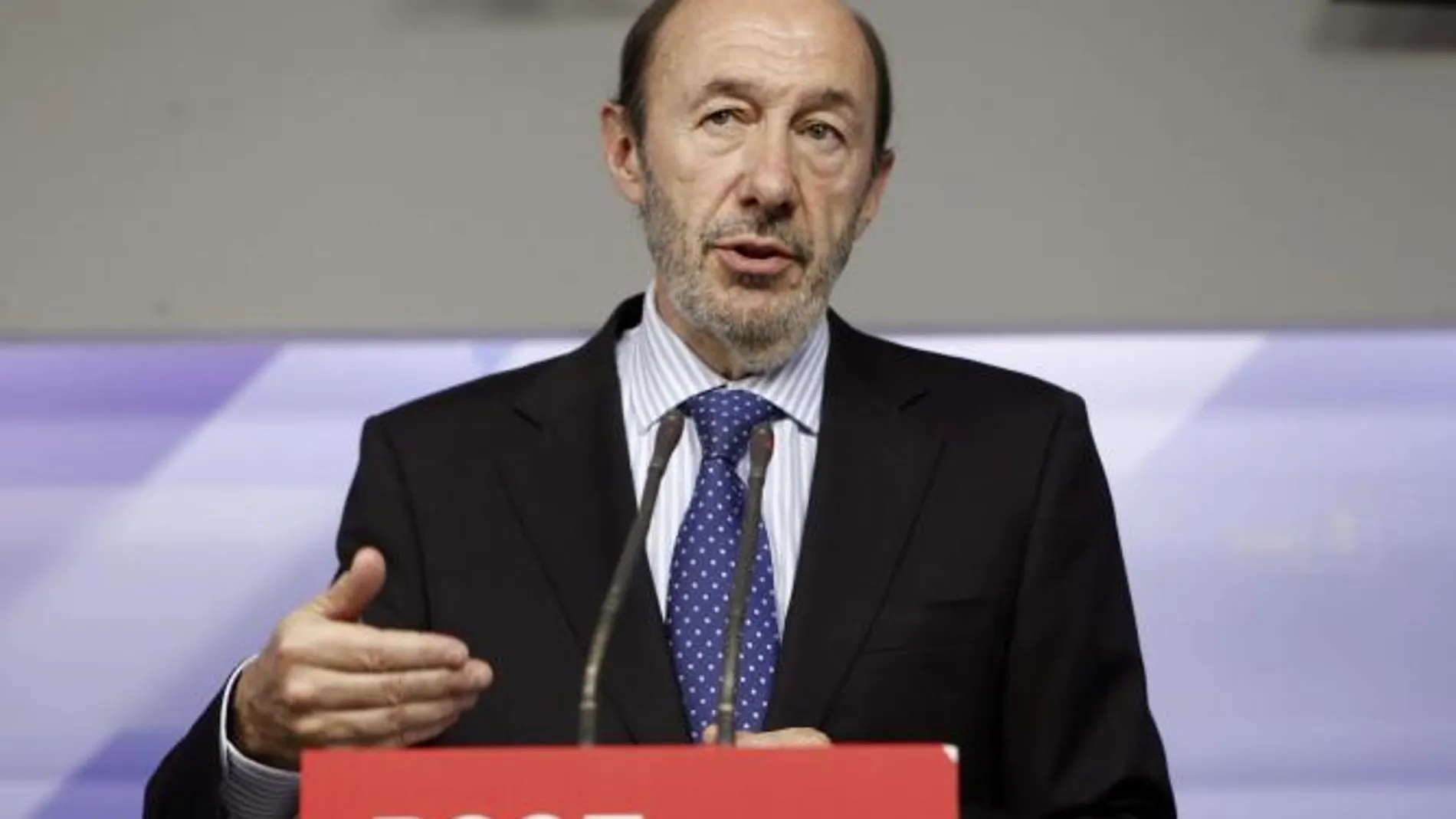 Rubalcaba acusa al Gobierno de deteriorar España con su ofensiva contra las Comunidades