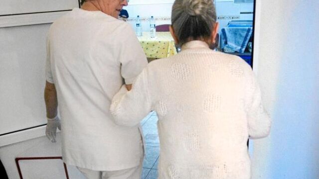 El Consell rebajará cerca de un 20% la ayuda por cuidar a un dependiente