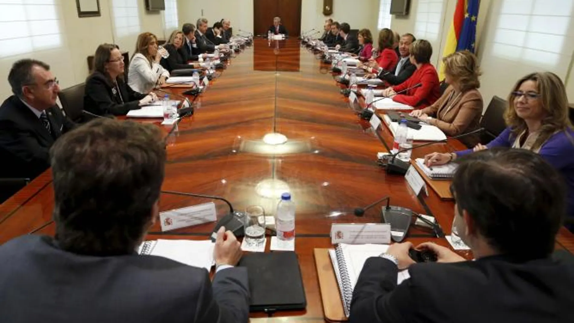 Imagen de la reunión de los responsables autonómicos con Soraya Sáenz de Santamaría