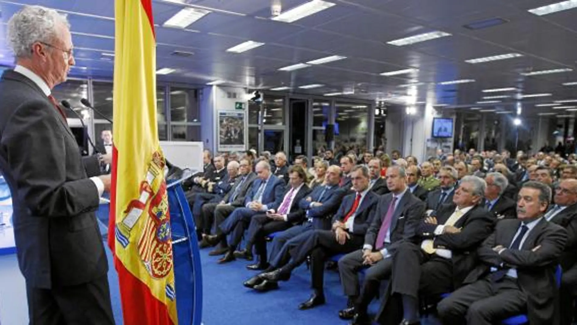 Pedro Morenésrespondió a las preguntas de Gloria Lomana, Javier González Ferrari y Francisco Marhuenda, en presencia de Alfonso Ussía