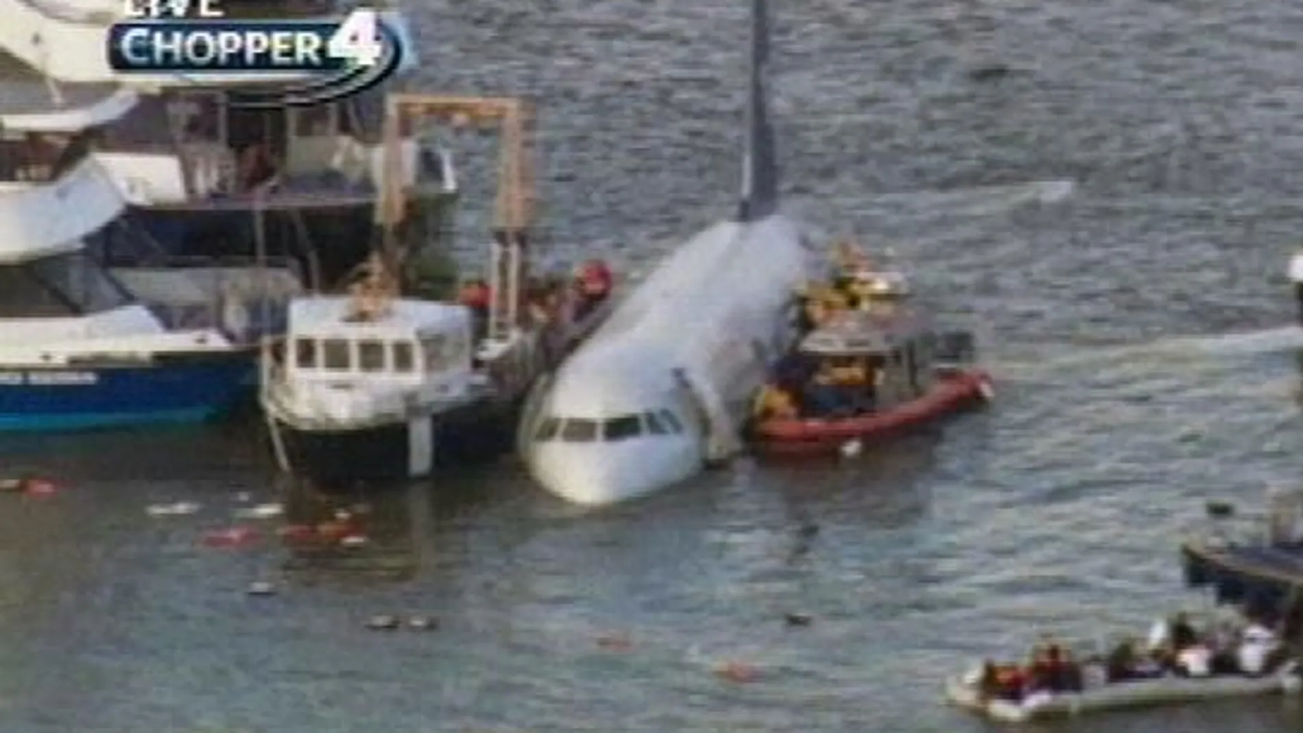 Milagro en Nueva York: se salvan todos los pasajeros de un avión que cayó al río Hudson