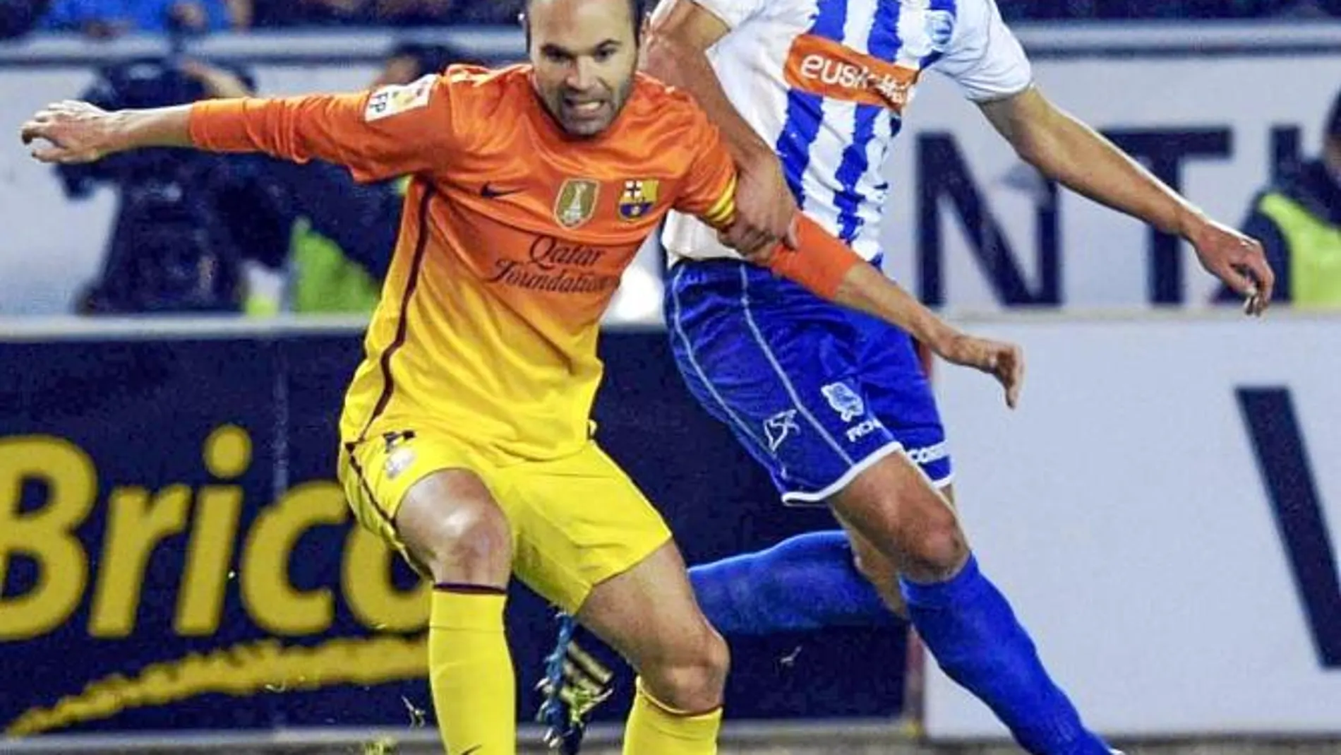 Andrés Iniesta originó el primer gol del encuentro que materializó David Villa y marcó el segundo