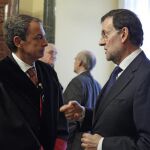 Rajoy rechaza «desandar» el Estado autonómico pero pide repensarlo