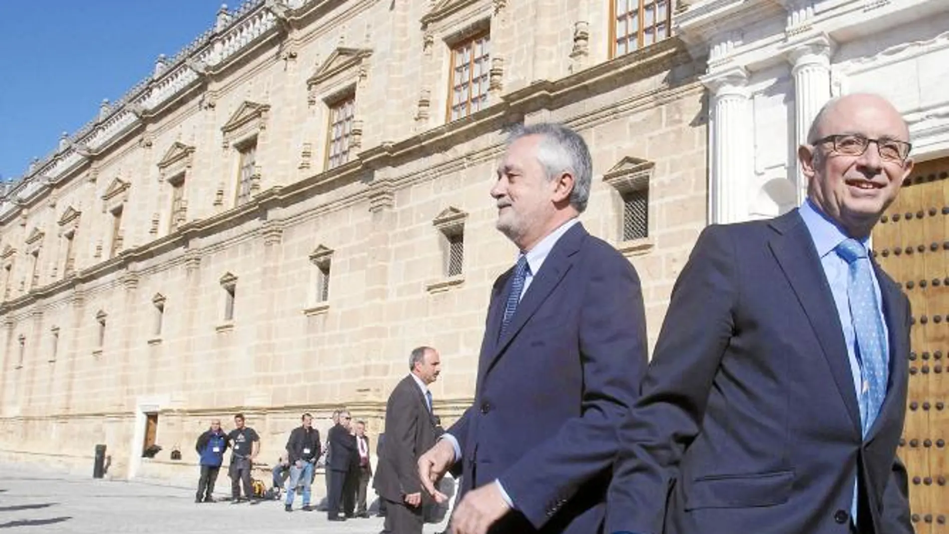El presidente andaluz, José Antonio Griñán, junto al ministro Cristóbal Montoro