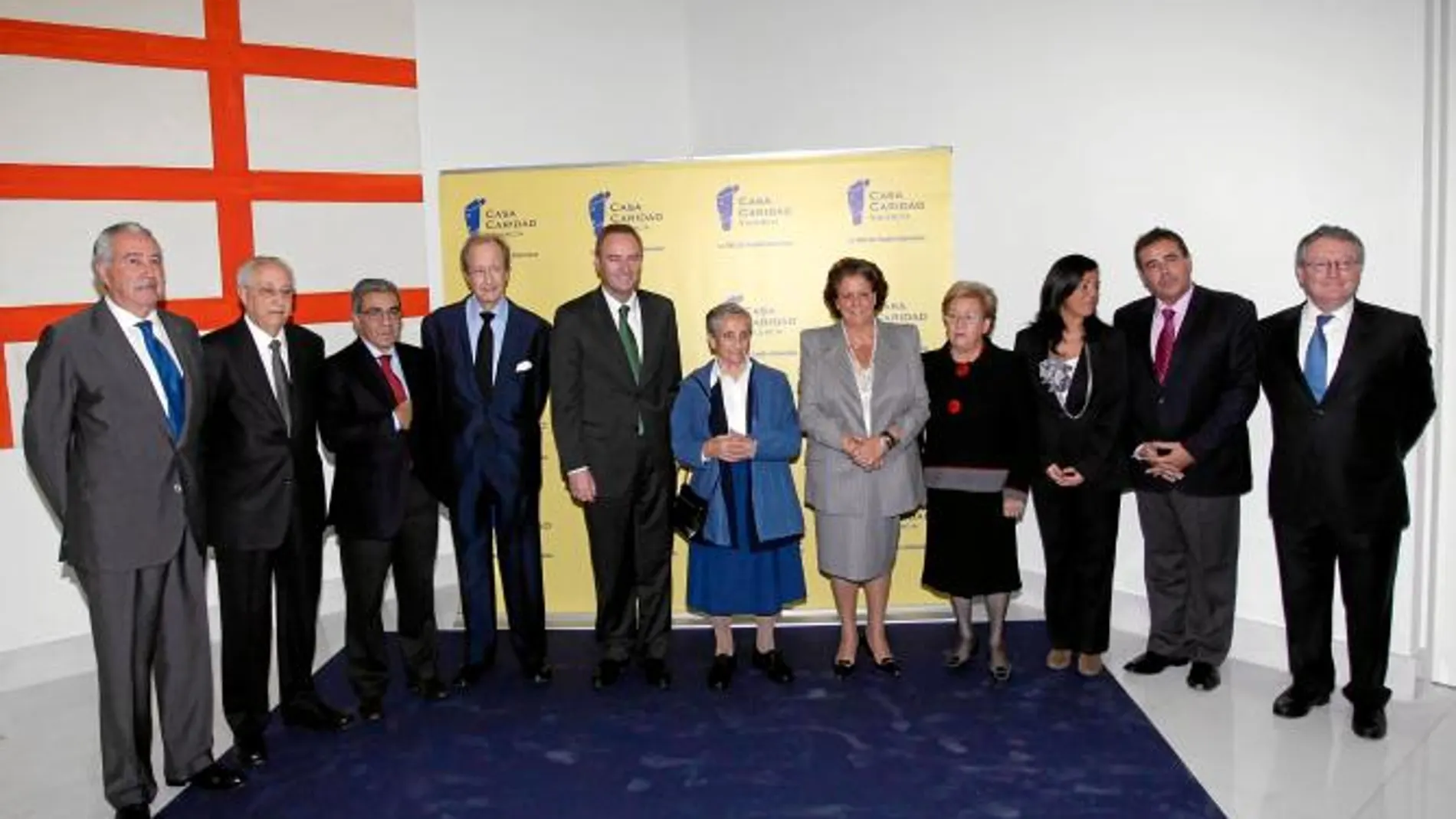 El presidente de la Generalitat, Alberto Fabra y la alcaldesa de Valencia, Rita Barberá, asistieron ayer a la entrega de los premios que otorga «la ONG de los valencianos»