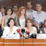 Representantes médicos de los ochoc hospitales públicos escenificaron ayer la unión contra los recortes de la Generalitat