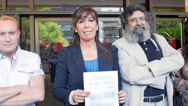 El Parlament tramita una ley para instaurar el bilingüismo en las escuelas
